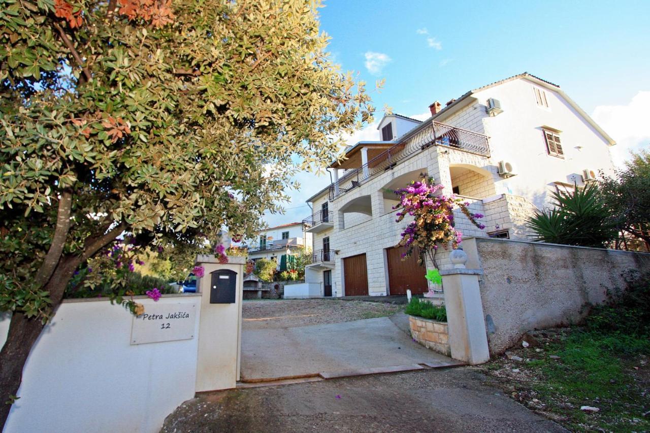Apartments Omo 1 Supetar Exterior photo