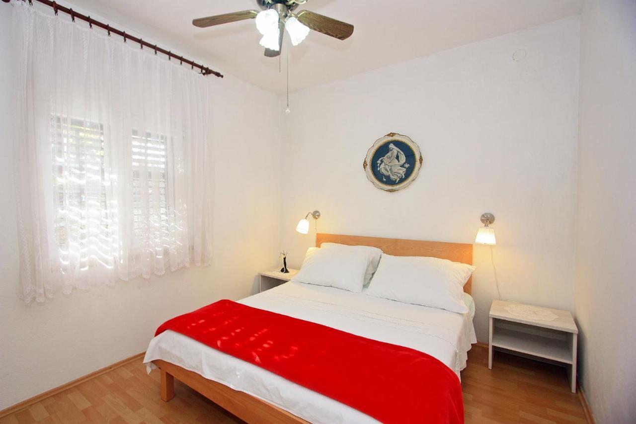 Apartments Omo 1 Supetar Exterior photo