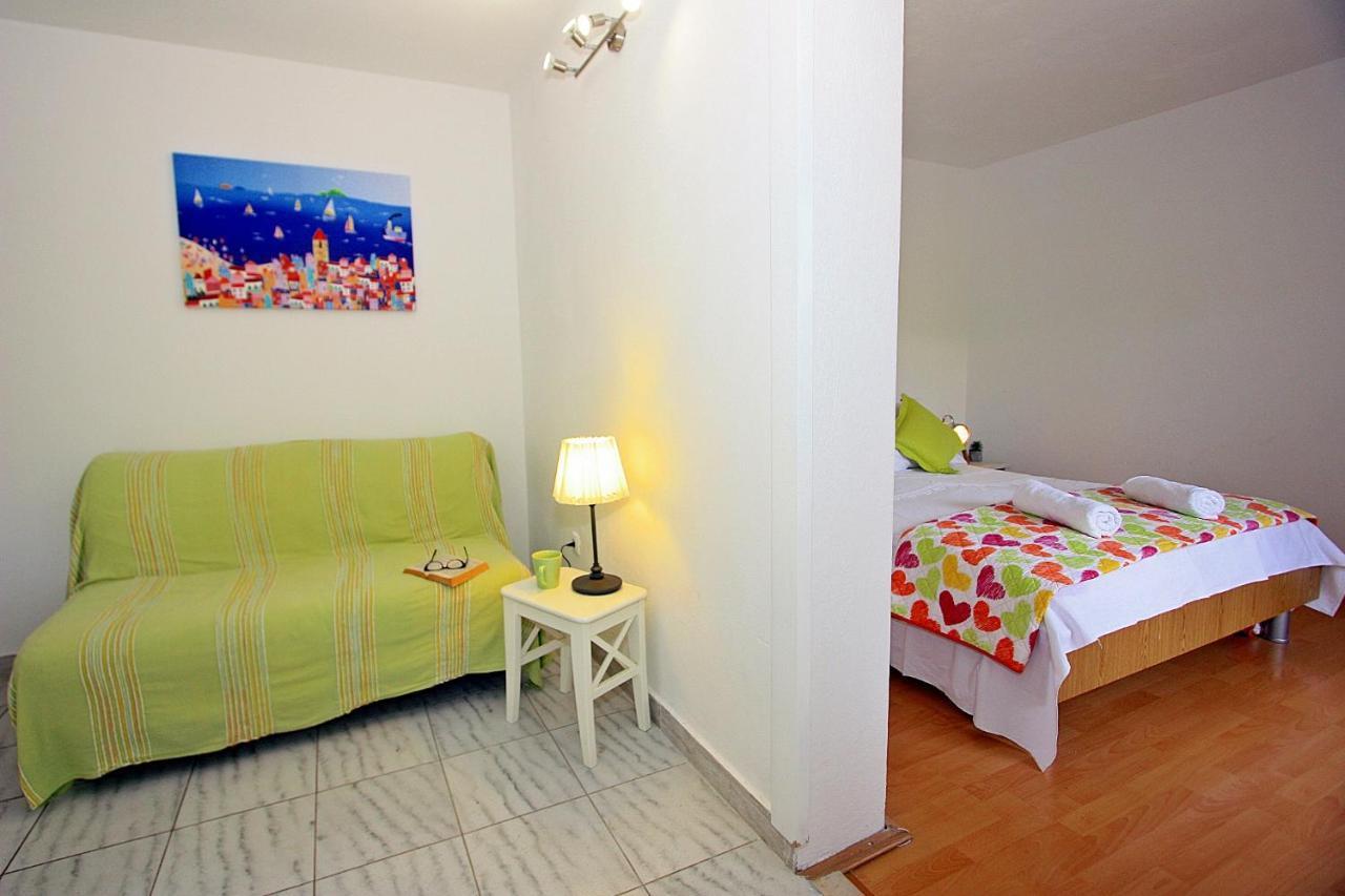 Apartments Omo 1 Supetar Exterior photo