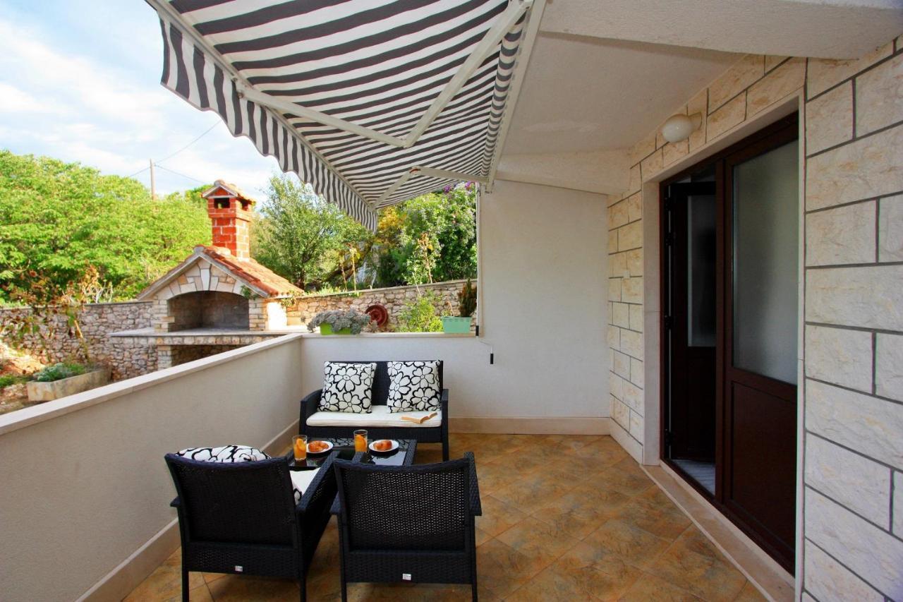 Apartments Omo 1 Supetar Exterior photo