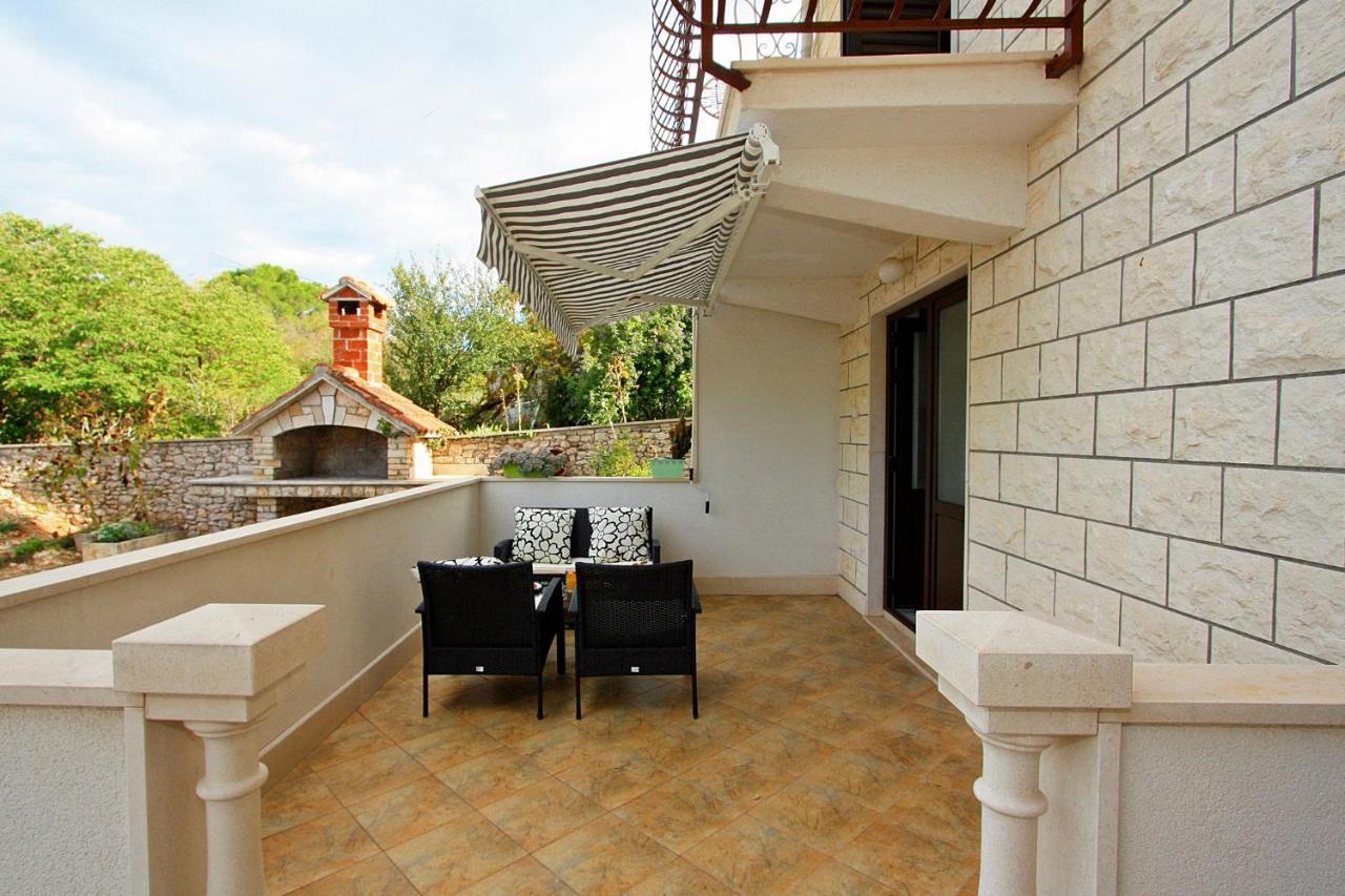 Apartments Omo 1 Supetar Exterior photo