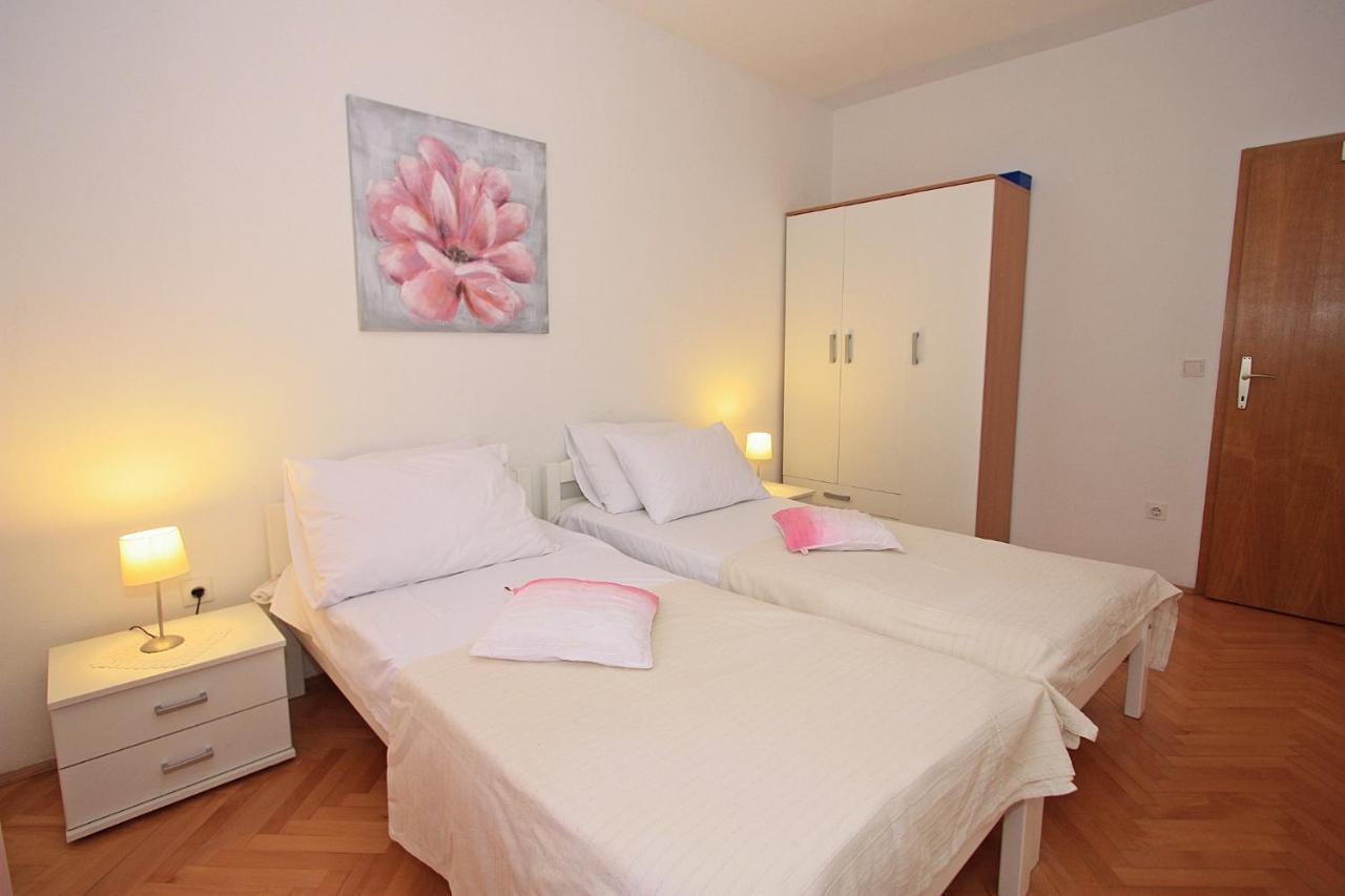 Apartments Omo 1 Supetar Exterior photo