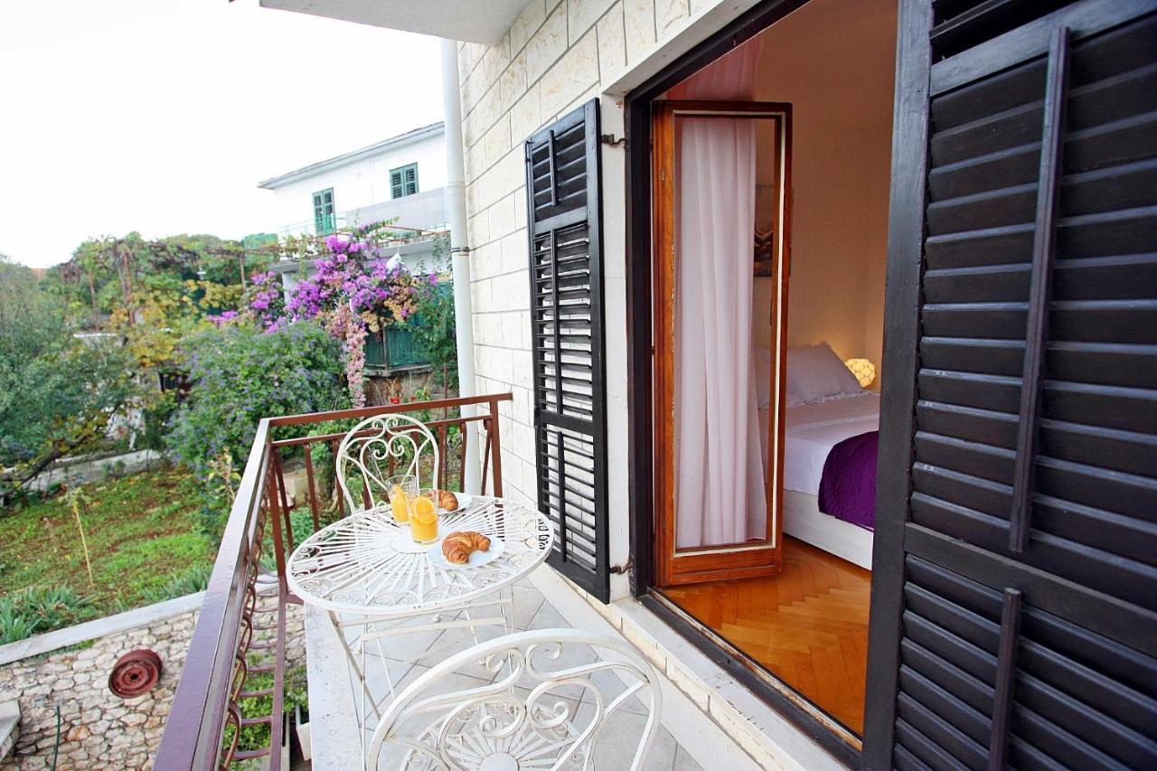 Apartments Omo 1 Supetar Exterior photo