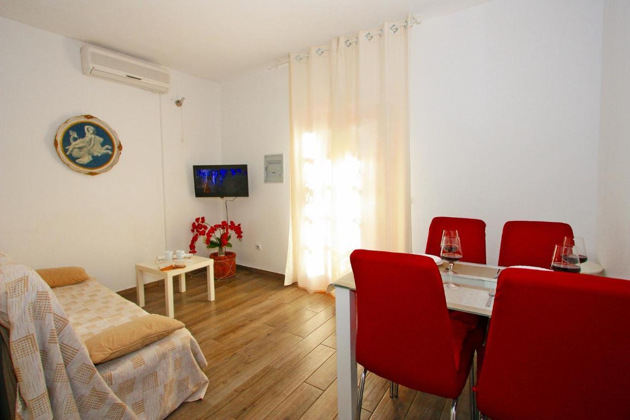 Apartments Omo 1 Supetar Exterior photo
